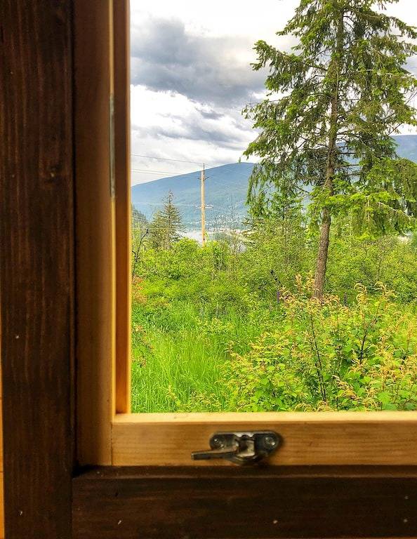Discover Boho Bungalow: Peaceful and Relaxing Cabin with Breathtaking Views! in Whitewater Ski Resort