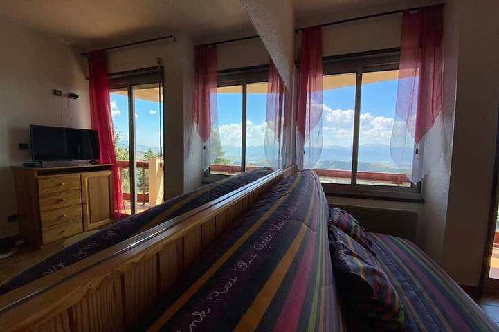 Appartamento intero, Apartment in residence with superb view and parking in Font-Romeu-Odeillo-Via, Parco naturale regionale dei Pirenei catalani