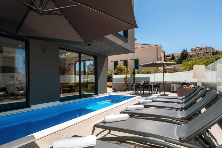 Villa pour 8 personnes, avec terrasse et piscine à Funtana - 2