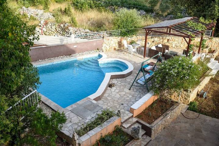 Gîte pour 5 personnes, avec balcon/terrasse et piscine, animaux acceptés à Stari Grad - 3
