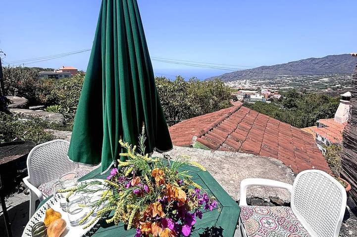 Gîte pour 4 personnes, avec terrasse et piscine