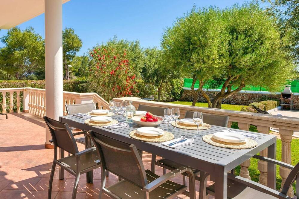 Villa Arenal by Villa Plus in Coves Noves, Es Mercadal