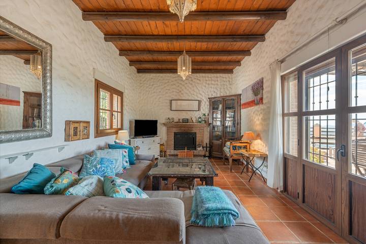 Charming Villa 'Casa Liebre' with Panoramic Views, Private Pool, Wi-Fi & Air Conditioning in Alozaina, Sierra de las Nieves