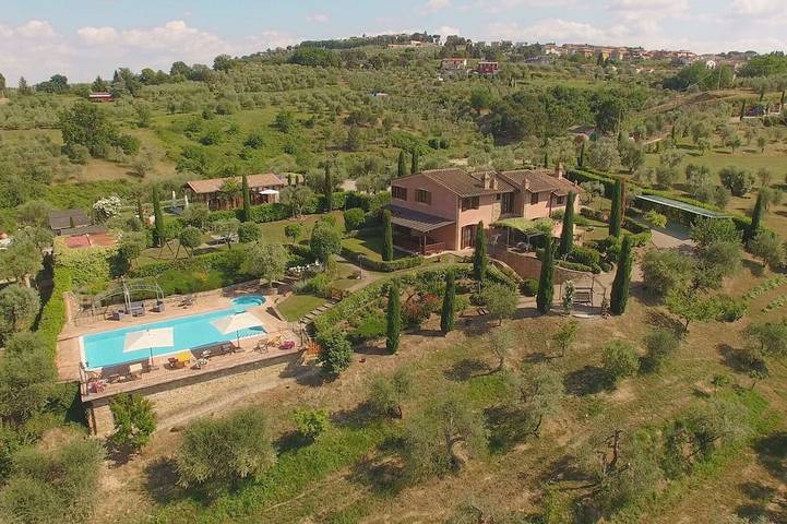 Casa di Campagna a Montaione con 6 camere da letto e 14 posti letto in Montaione, Firenze province