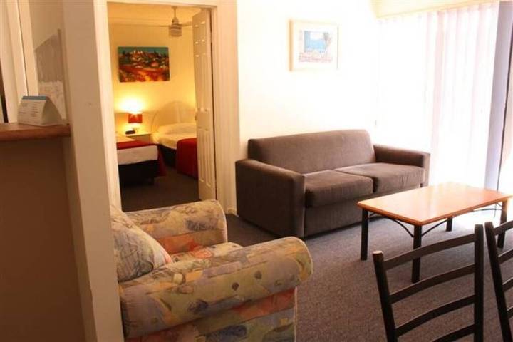 Holiday rental for 4 people, with hot tub and garden as well as pool in Broadbeach