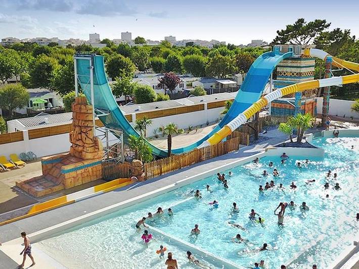 Camping pour 5 personnes, avec jacuzzi et bassin pour enfant à Saint-Jean-de-Monts
