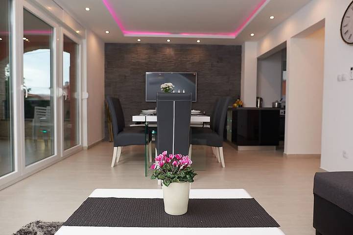 Holiday home for 6 people, with pool and garden as well as terrace, with pets - 1