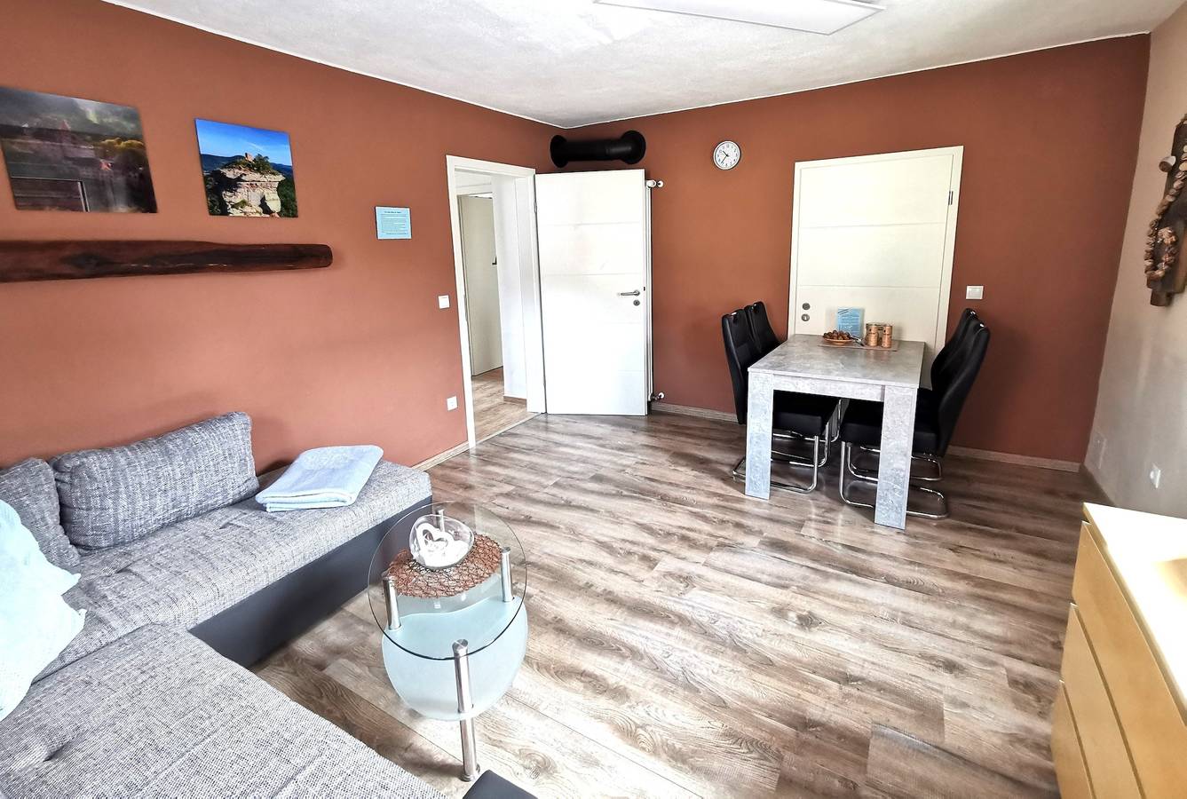 Ganze Ferienwohnung, Ferienwohnung Schnegge-Eck direkt am Klingbachrad- und Spazierweg in Silz (Pfalz), Trifelsland