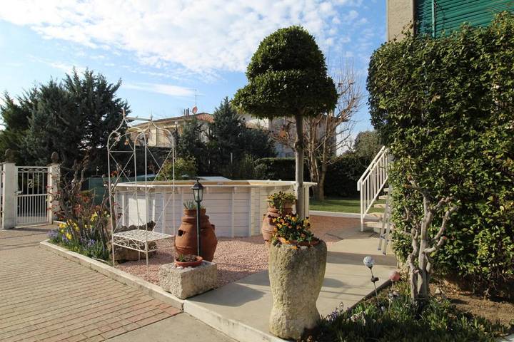 Villa für 8 Personen, mit Balkon und Terrasse sowie Garten und Pool