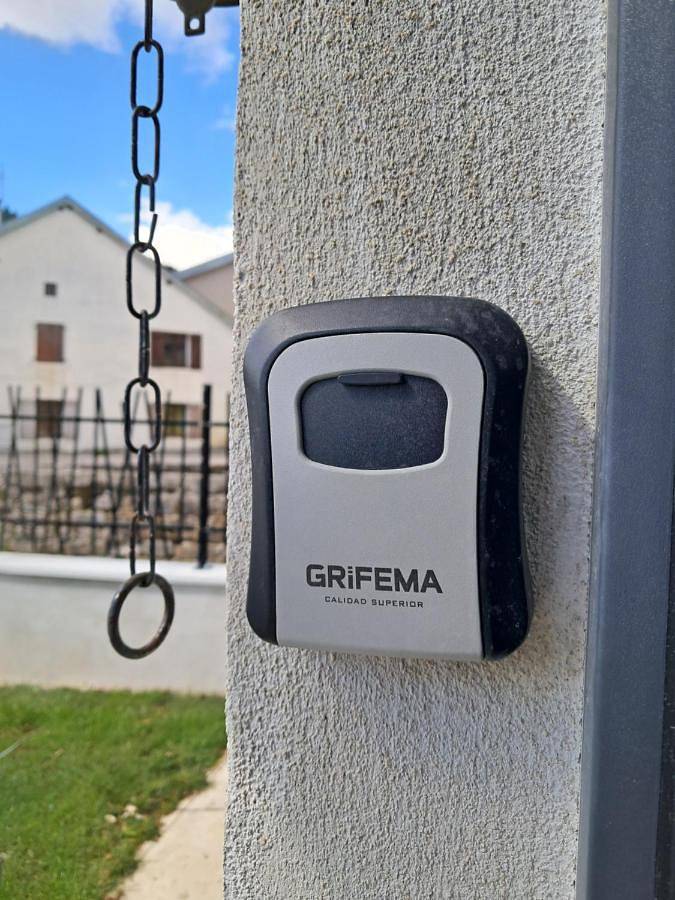 Chambre d’hôte pour 2 personnes, avec vue et terrasse ainsi que piscine et jardin dans le Jura - 3