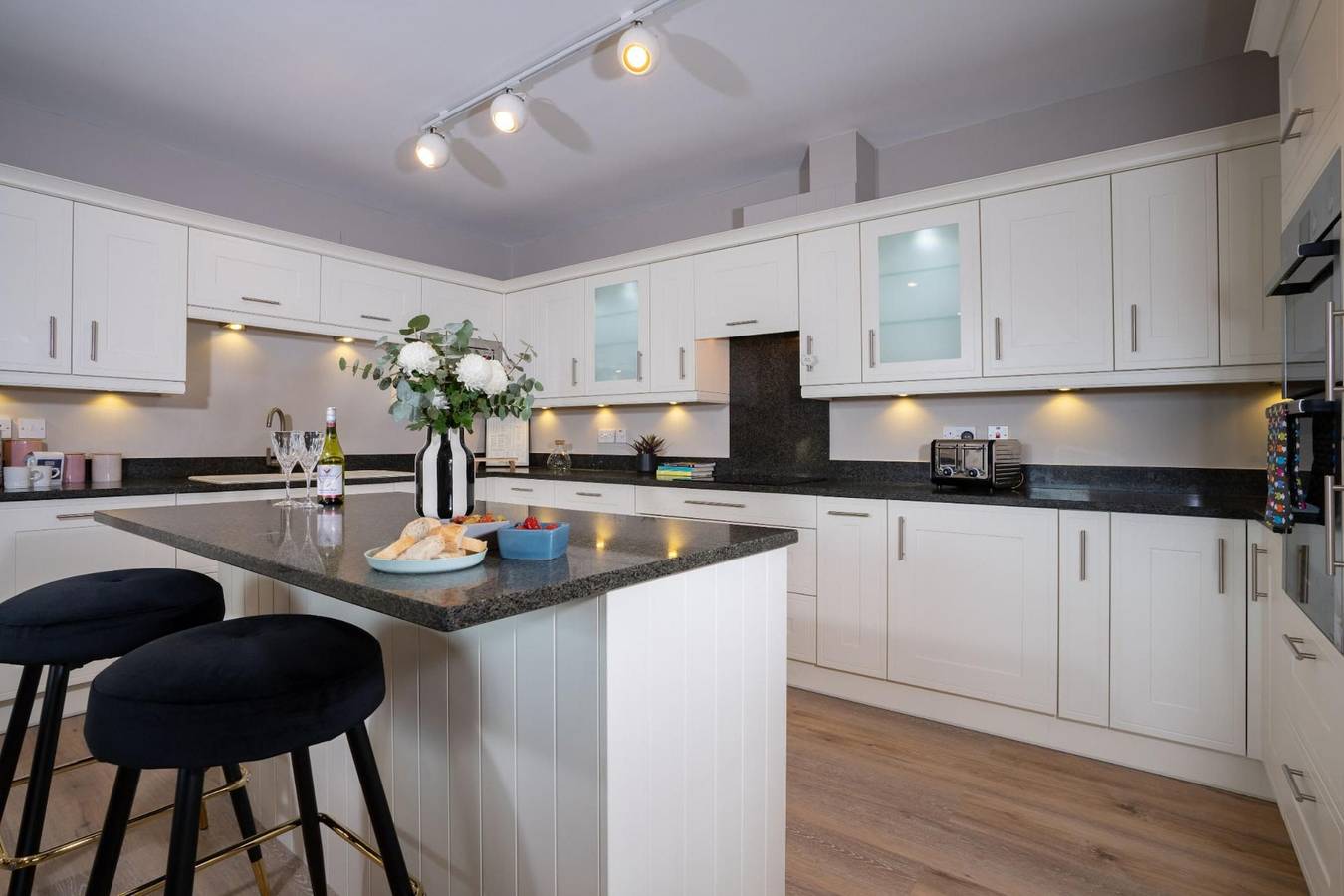 Entire apartment, Homes in the Sun Winner - Spacious - Lake Views in Ambleside, Lake District