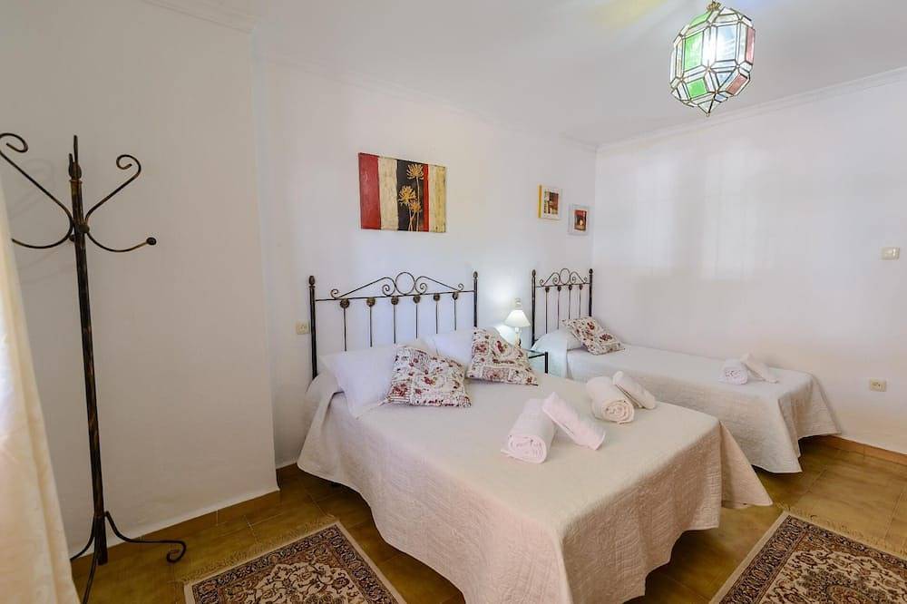 Casa Patio de los Naranjos con Terraza y Piscina in Alcaucín, Provincia de Málaga