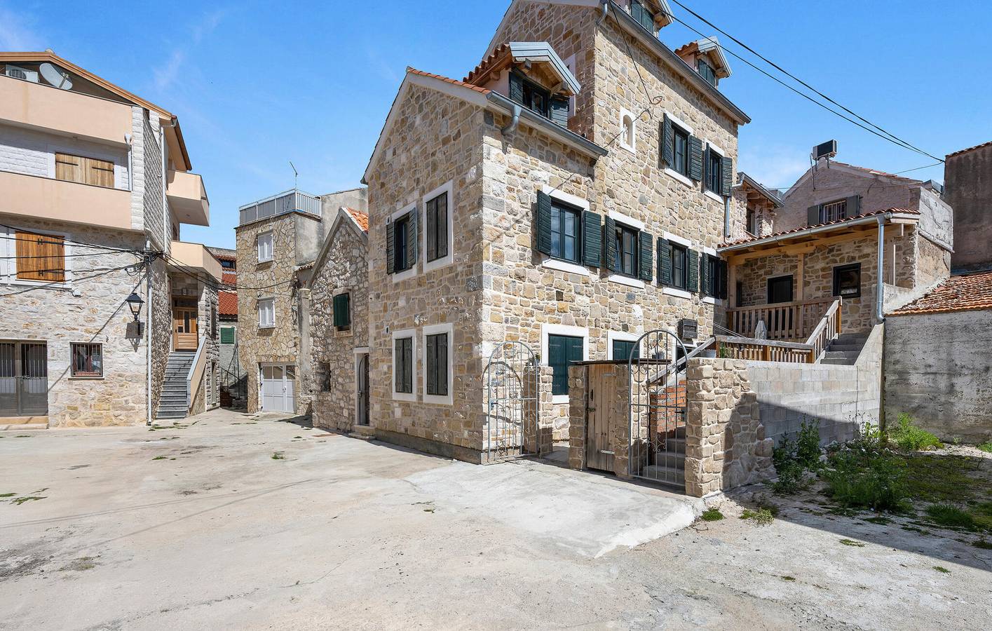 Ferienhaus für 6 Personen mit Seeblick in Pirovac, Šibenik-Knin