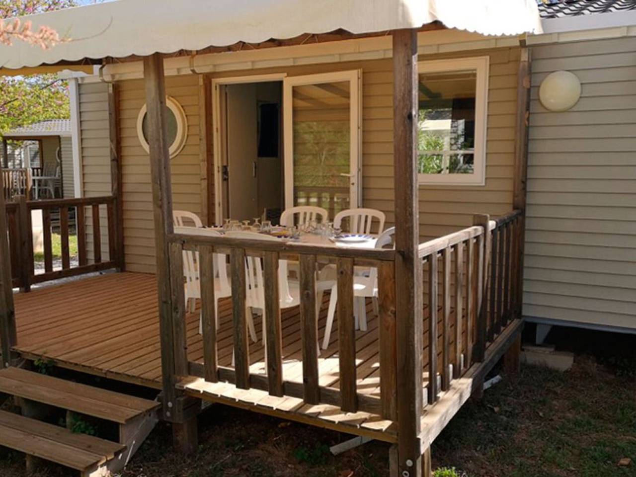 3-Bedroom Mobile Home with Terrace in Collias in Collias, Nimes region