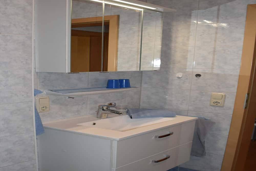 Ganze Wohnung, Nr. 5 Ferienwohnung, 40 qm Obergeschoss, 1 separates Schlafzimmer in Kurf, Bad Endorf
