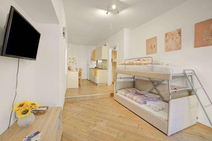 Gîte pour 4 personnes, avec terrasse, adapté aux familles à Tenno - 3