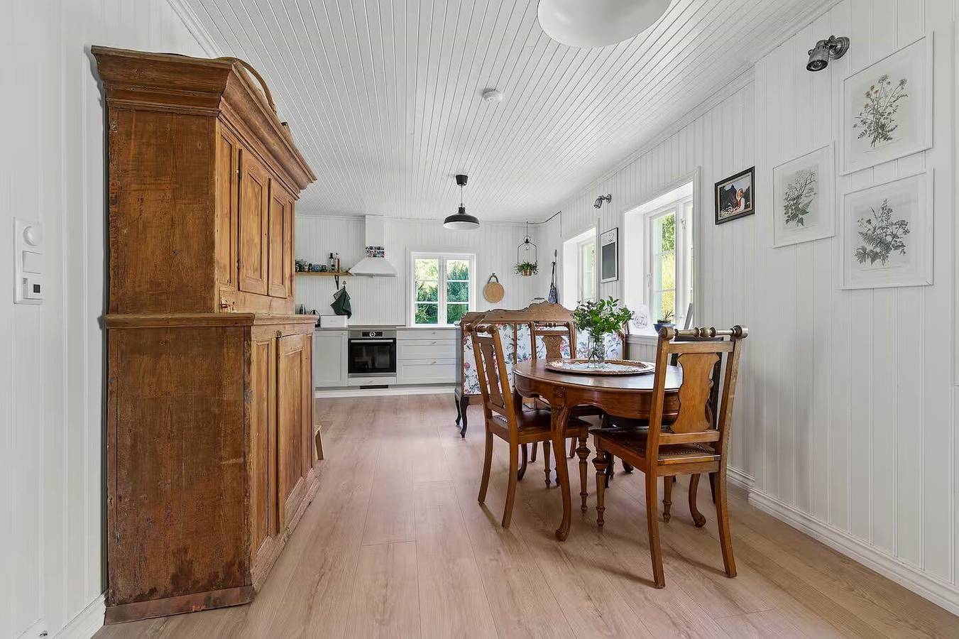 Renoviertes Bauernhaus auf einer Waldlichtung in Bamble