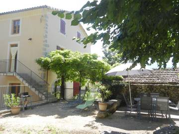 Gîte pour 4 personnes, avec jardin à Vercheny