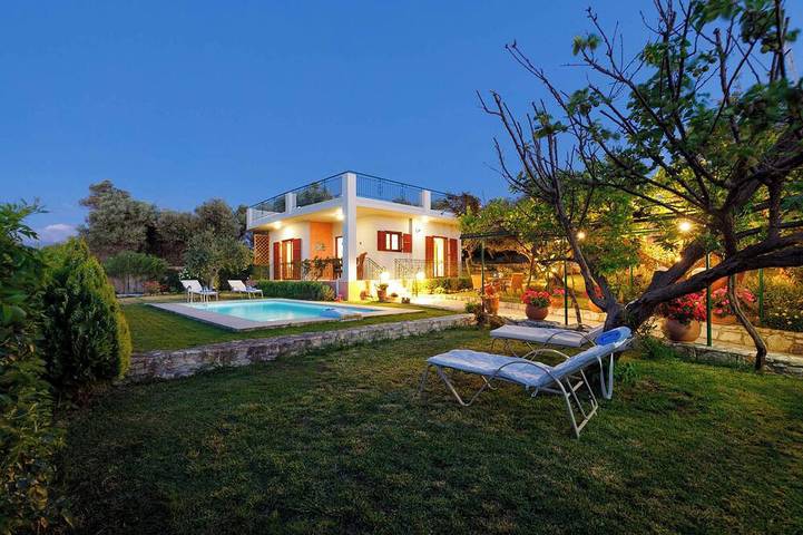 Villa pour 5 personnes, avec piscine ainsi que terrasse et jardin, animaux acceptés - 1