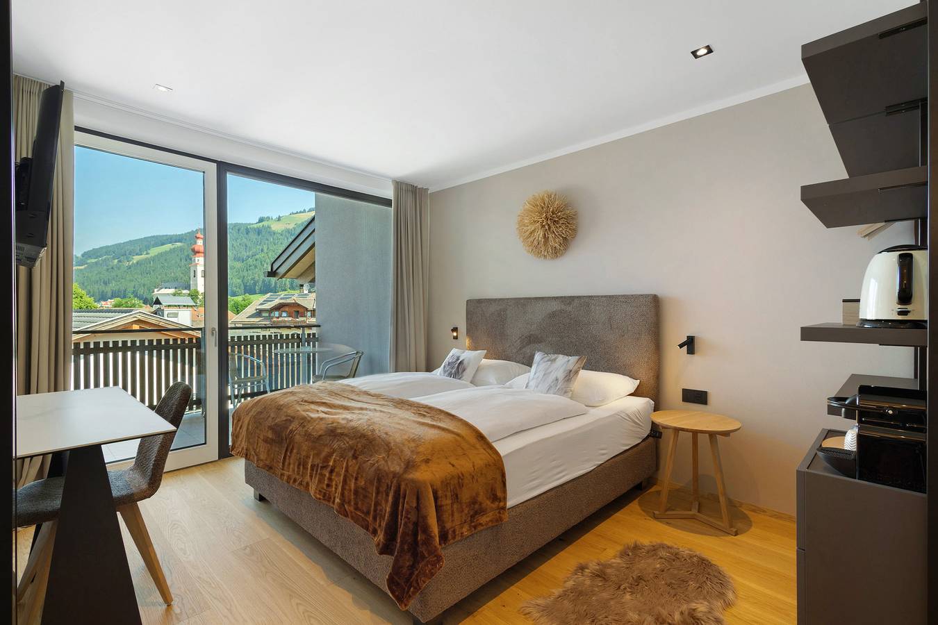 Zimmer 'Bergnest' mit Bergblick, privater Terrasse und Wlan in Pragser Wildsee, Niederdorf