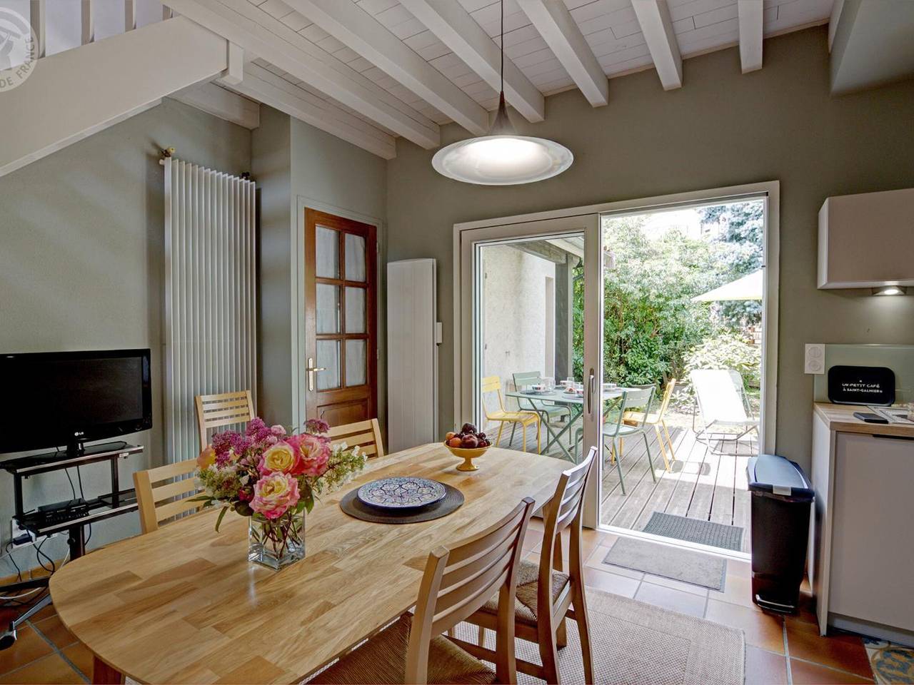 Maison cosy avec terrasse, jardin fleuri, et tout confort à Saint-Galmier in Saint-Galmier, Montbrison
