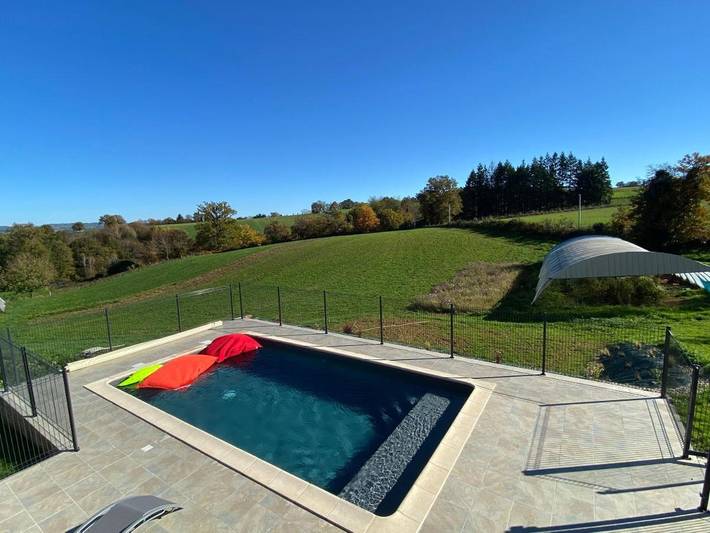 Location de vacances pour 10 personnes, avec Terrasse et Jardin ainsi que Piscine et Vue à Lescure-Jaoul