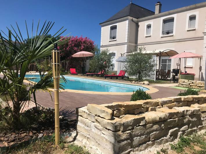 Location de vacances pour 10 personnes, avec Balcon et Terrasse ainsi que Jardin et Piscine à Saint-Cyr-sur-Loire