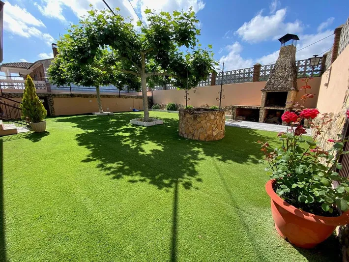 Ferienhaus für 7 Personen, mit Ausblick und Garten sowie Pool - 1