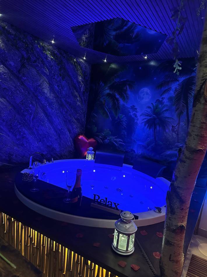 Appartamento intero, Moonlight Jungle Suite Luxury: con Jacuzzi e Sauna in Avola, Siracusa e dintorni