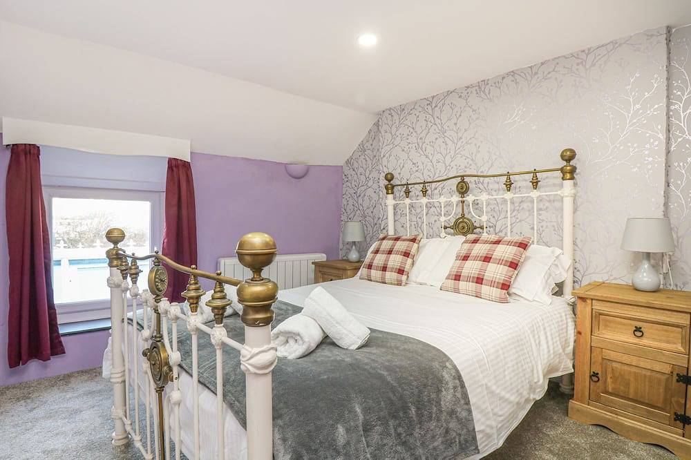 Pebble Cottage, pet friendly, country holiday cottage in Portreath in Portreath, Cornwall