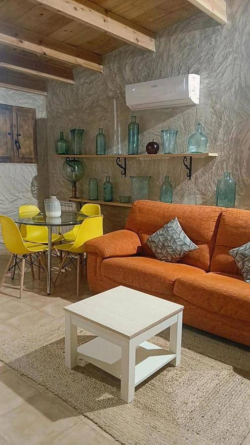 Casa de vacaciones para 4 personas, con jardín y piscina además de terraza y vistas - 1