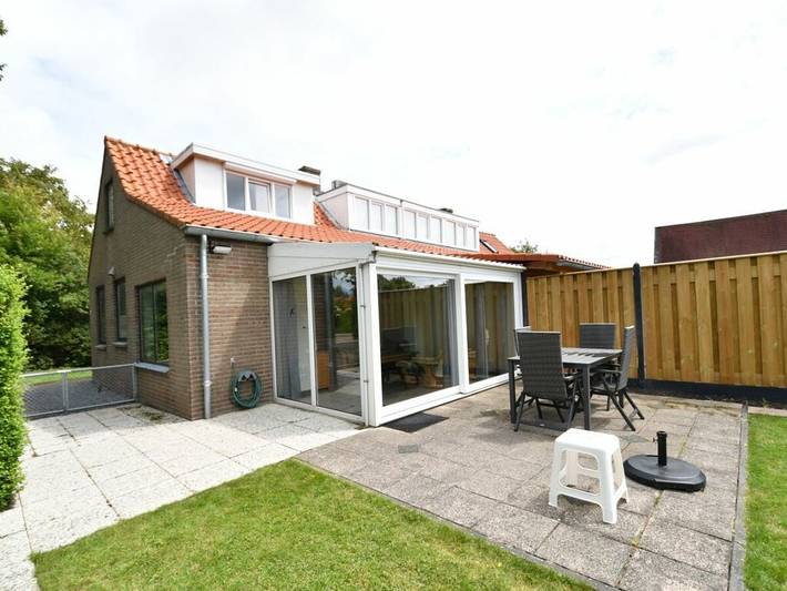 Ferienhaus für 4 Personen, mit Terrasse und Garten sowie Pool