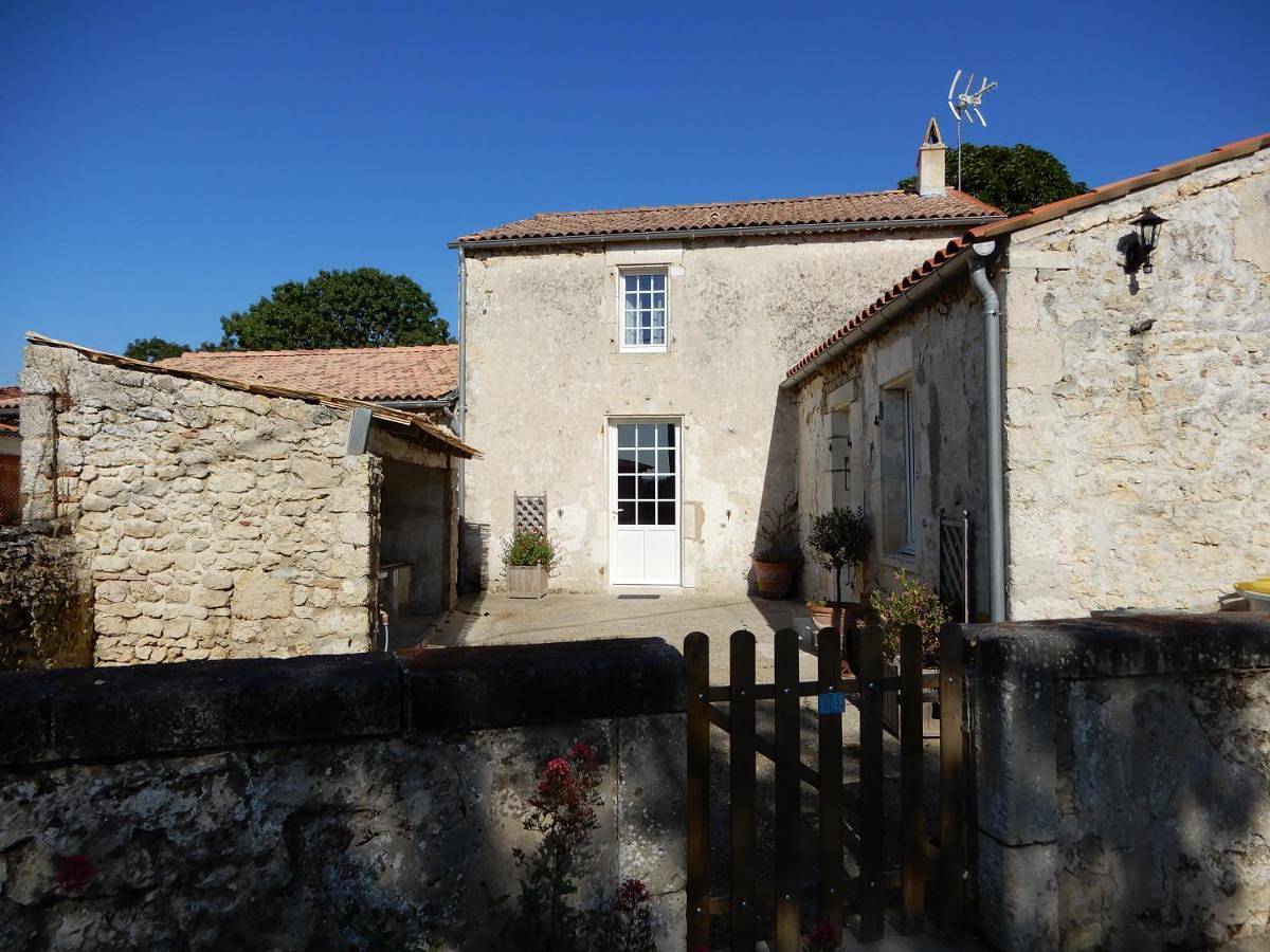 La Roche des Bois, maison classée *** (8 pers) in Saint-Laurent-de-la-Prée, Région de Rochefort