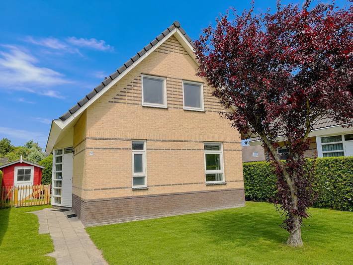 Ferienhaus für 6 Personen, mit Balkon/Terrasse und Terrasse sowie Garten und Pool