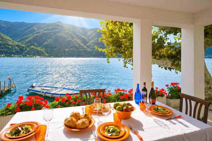 Villa per 10 persone, con Balcone e Terrazza nonché Vista lago in Lombardia