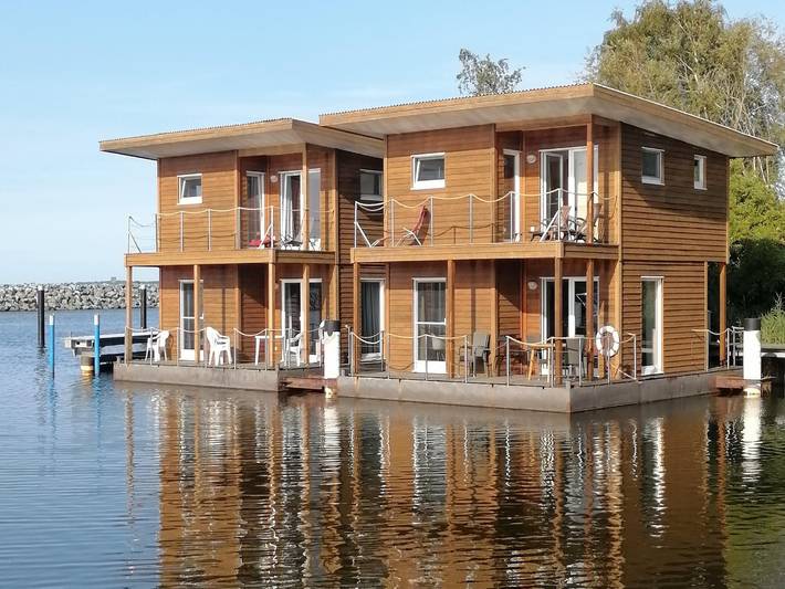 Hausboot für 4 Personen, mit Balkon in Barth