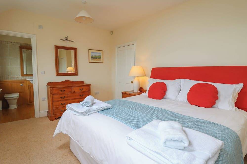 Pen Y Graig, luxury holiday cottage, with open fire in Aberporth in Aberporth, Cardigan Bay