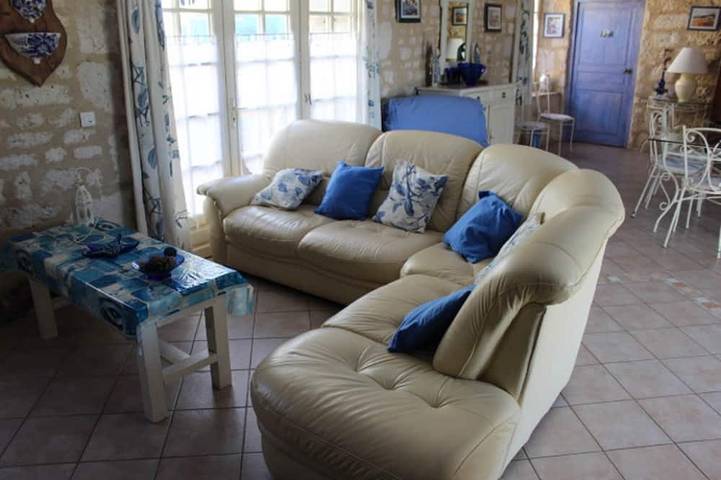 Location de vacances pour 8 personnes, avec piscine et jacuzzi ainsi que terrasse et jardin à Cahuzac-sur-Vère - 3