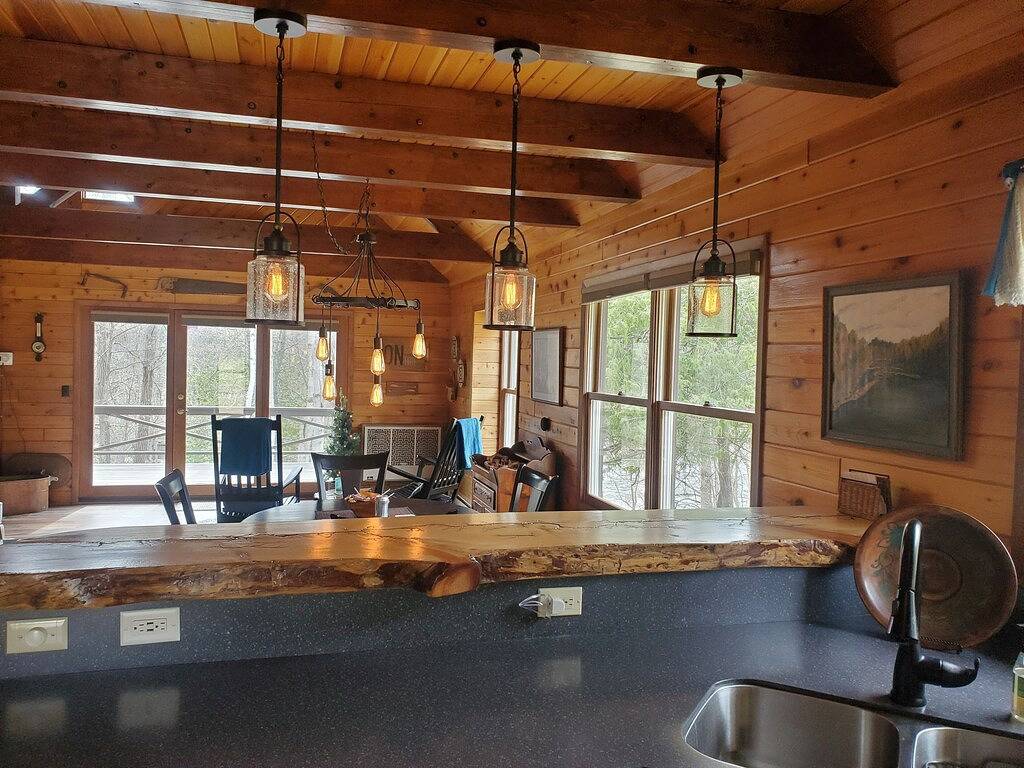 Secluded cabin on Pine River in Crosslake, Crow Wing County