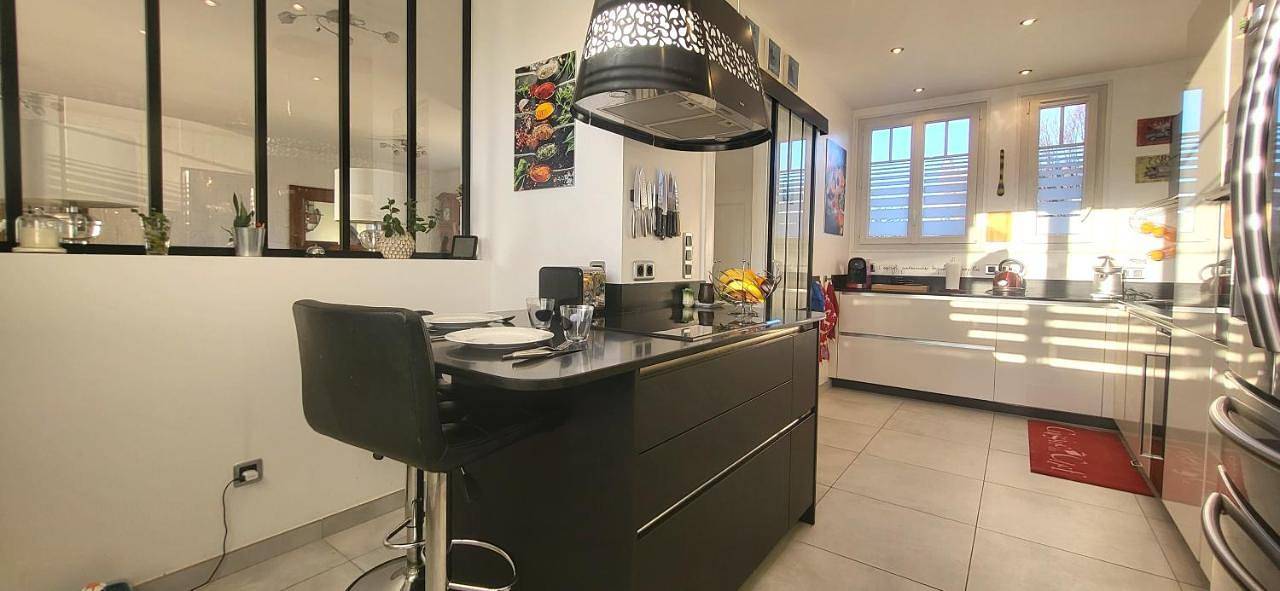 Appartement entier, Three-Bedroom Apartment in Sainte-Geneviève-des-Bois, Essonne