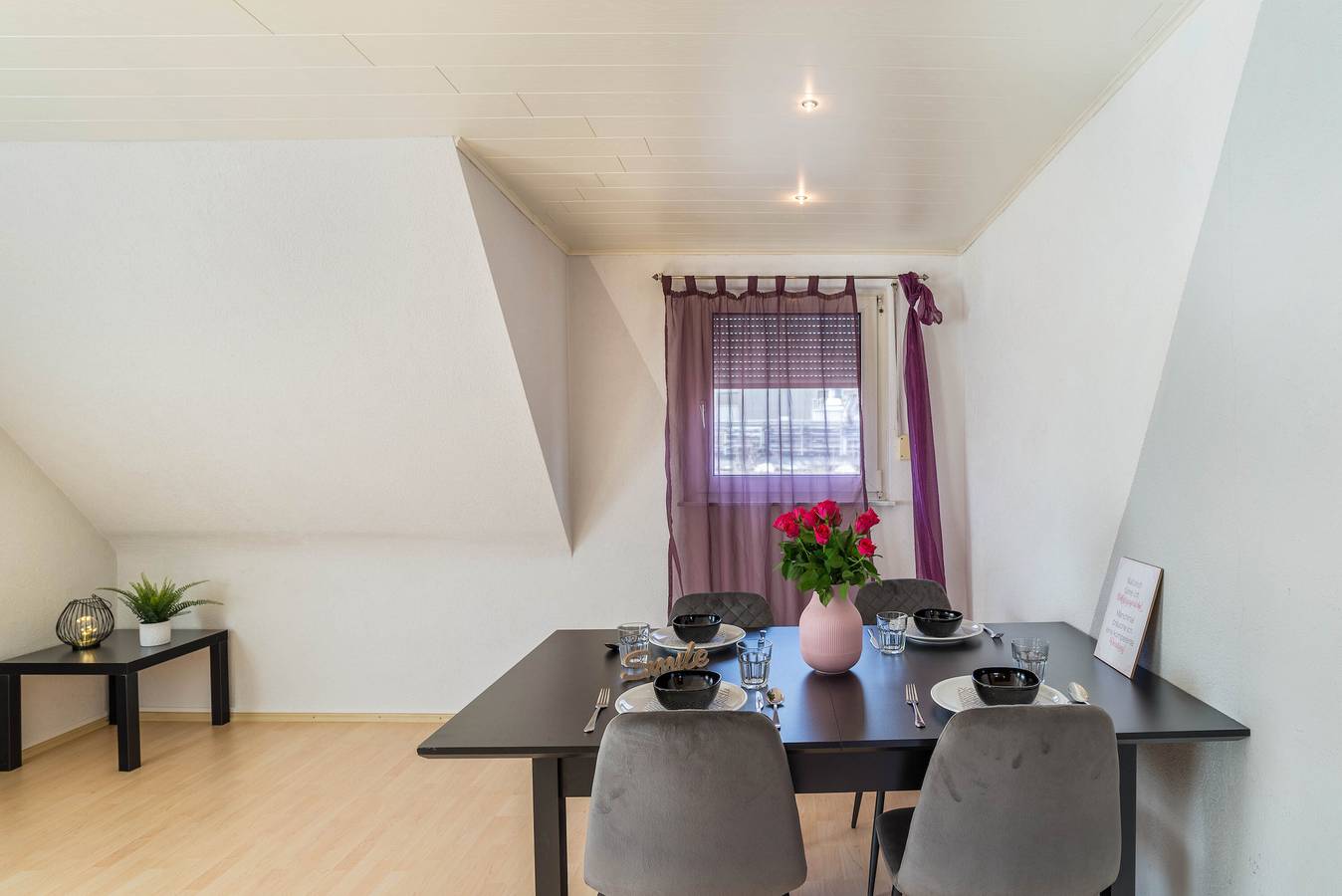 Ganze Wohnung, Ferienwohnung 'Am Hirnach' mit Gemeinschaftsterrasse, Gemeinschaftsgarten und Wlan in Sindelfingen, Landkreis Böblingen