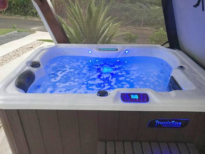 Location de vacances pour 3 personnes, avec jardin et jacuzzi à Baie-Mahault - 2