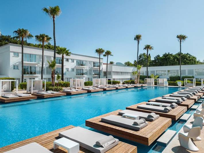 Casa vacanza per 2 persone, con piscina e idromassaggio nonché piscina per bambini e giardino in Cipro