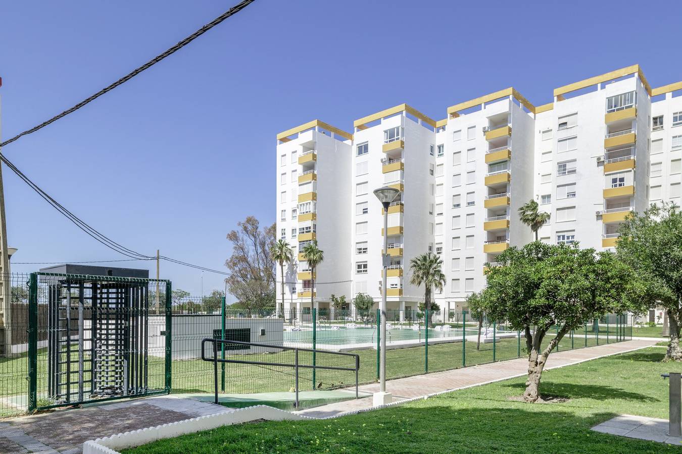 Apartamento entero, Apartamento 'Valdelagrana Playa y Piscina' con Piscina Compartida, Terraza Privada y Wi-Fi in Valdelagrana, El Puerto de Santa María
