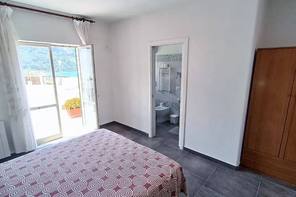 5 Zimmer mit Meerblick, 100 m vom Strand entfernt, mit Parkplatz, Garten und Balkon in Panza, Forio