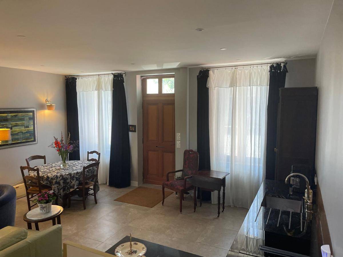 Maison Thalie Chambres d'hôtes 2 chambres doubles 2 Sdb in La Rochelle, Région de La Rochelle