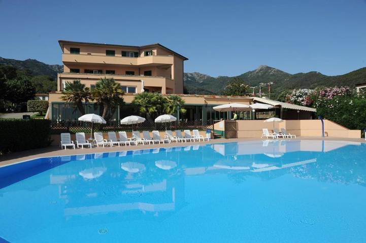 Hotel für 2 Personen, mit Whirlpool und Terrasse sowie Garten und Pool in Marciana Marina