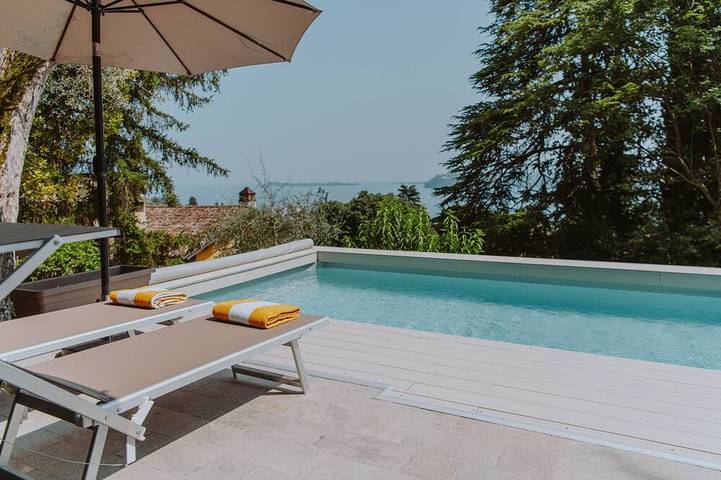 Villa für 15 Personen, mit Garten und Balkon in Salò