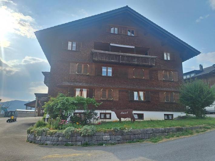 Ferienwohnung für 6 Personen, mit Balkon und Ausblick in Egg