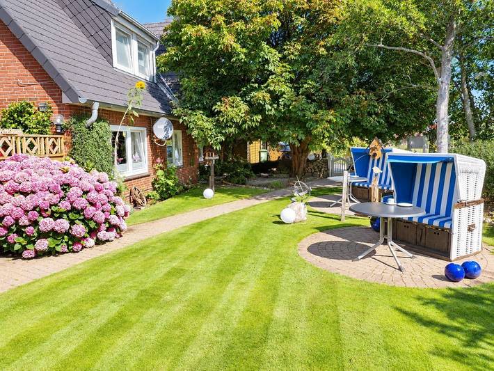 Ganze Wohnung, Ferienwohnung Eichhorn Süd mit Garten, Terrasse und Strandnähe in Wenningstedt in Nordfriesische Inseln (Schleswig-Holstein) (Schleswig-Holstein), Wenningstedt